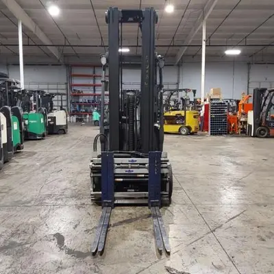 USED 2019 CROWN FC5225-60