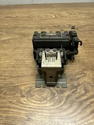 Used GE CR2811C102Q Starters | Surplus Asset Holdings #1205018