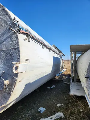 Used _UNKNOWN_ _UNKNOWN_ Cement Silo Quebec CA | DIT Equip #1412365