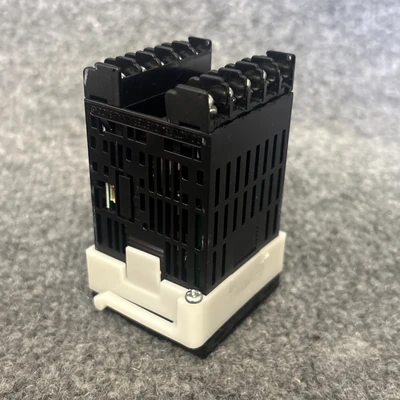 Used Omron E5CN-R2T Temperature Controls California US | Davliegogo LLC #1707148