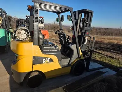 USED 2020 CAT / MITSUBISHI FGC25N
