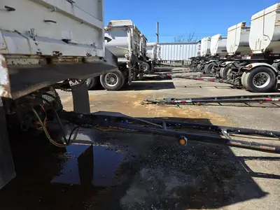 USED 2015 PETERBILT 579