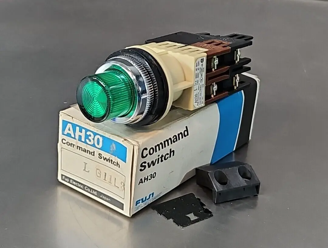 FUJI Electric AH30-L-R11L3 Command Switch. Loc4B-26