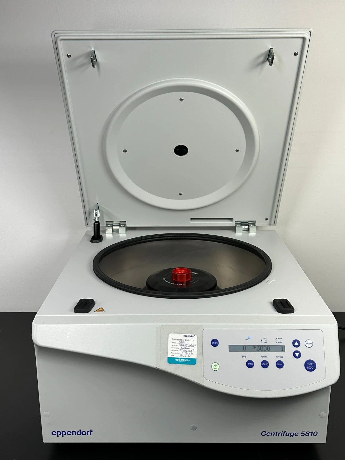 Eppendorf Centrifuge 5810 with Rotor FA-45-48-11