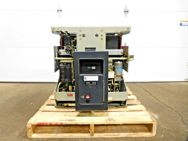 Used GE AKR-7F-100 Circuit Breakers Ohio US | Equipment Recovery Corp. #1329729