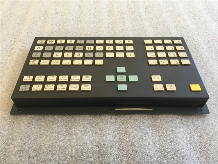 Used SIEMENS 6FC5203-0AD10-1AA0 (2)-MASCHINENSTEUERTAFEL OP032S Misc Electrical & Power Parts BE | Apt International N.V #363768