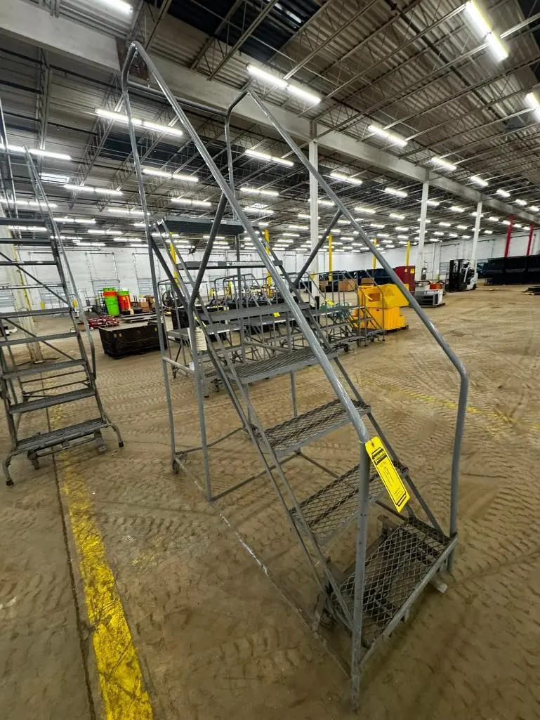 Used _UNKNOWN_ _UNKNOWN_ Ladders North Carolina US | Myron Bowling Auctioneers Inc #1543427