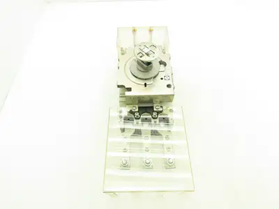 Fuji BW400EAGU 3 Pole Circuit Breaker 300 Amp 690V 250VDC Thru-Door Disconnect