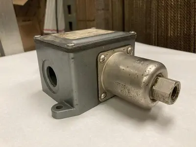 Used UNITED ELECTRIC CONTROLS J21K Miscellaneous Equipment (Electrical & Power) | Surplus Asset Holdings #1198147