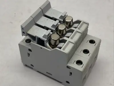 VLC10 3P | ETI  Fuse Holder 32A 690V 3W 3P - Used