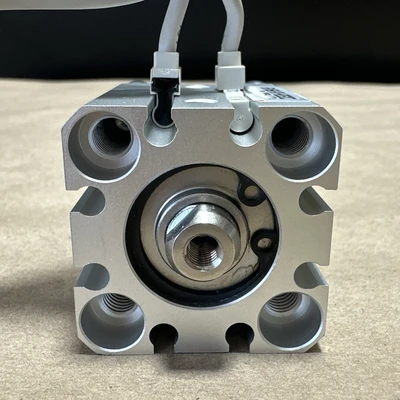 NEW SMC CDQSD20-10D-M9BAVSBP