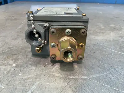 Used SQUARE D GDW55161 Pressure Switches Ohio US | HGR 24 #1358547