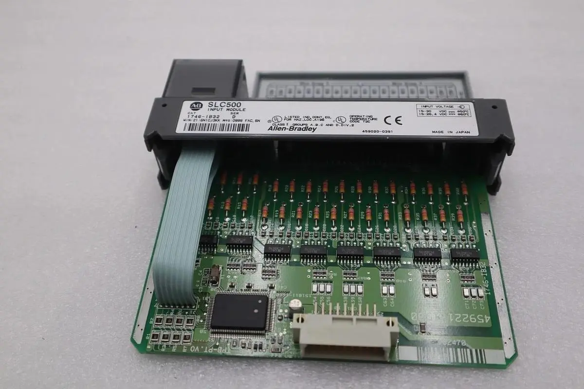 ALLEN BRADLEY 1746-IB32 SLC500 INPUT MODULE SER C STOCK #L-690C