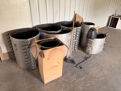 Used LOT INCLUDES GIANT CLAMPS AND MORE. _UNKNOWN_ Clamps Michigan US | Miedema Asset Management Group #1304309