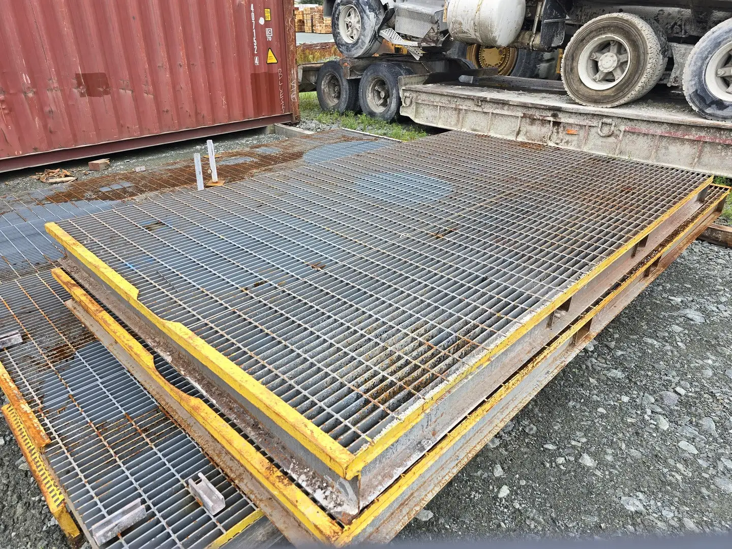 129" x 77" x 7.75" Platform Grate