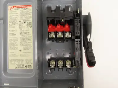 Square D CH361 Safety Disconnect Switch 30A 600V 20HP Fused 3 Pole