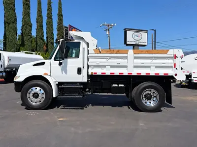 Used 2003 INTERNATIONAL 4300 Box trucks California US | Lillo Machinery #1542381