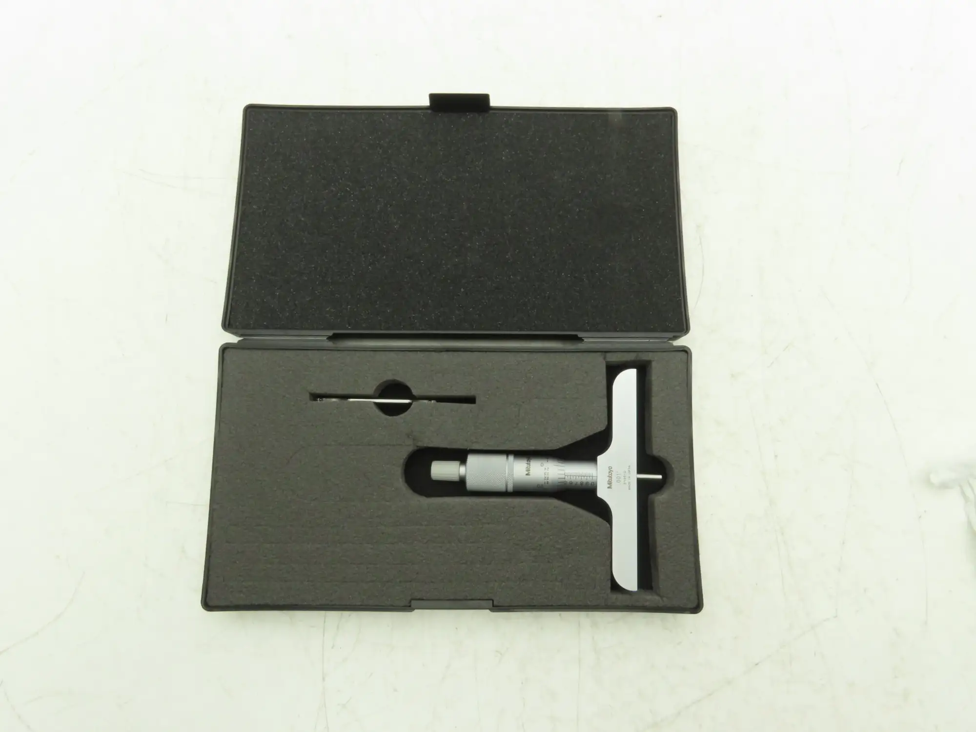 Mitutoyo 128-106 Depth Gage Micrometer 0-1" Range .001"Grad 4" Base