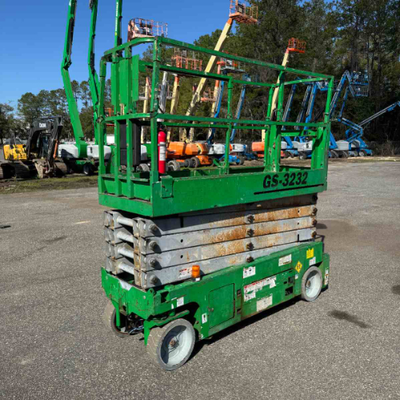 USED 2014 Genie GS-3232