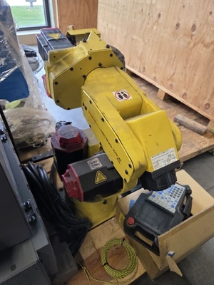 Used 2007 FANUC ARC MATE 100IB/6S 1215-B811 Robots Missouri US | Revelation Machinery #874565