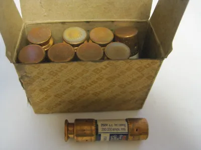 9 NEW FUSETRON FRN-R FUSES