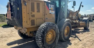 USED 2011 CATERPILLAR 140m2 AWD