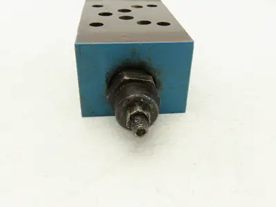 Used VICKERS _UNKNOWN_ Valves/Fittings Indiana US | Arrow Industrial #1365383