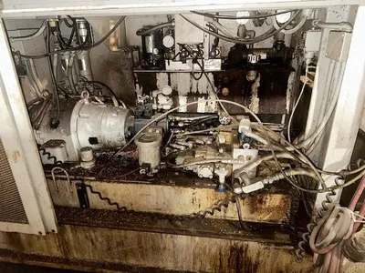 UNILOY 350R4 Blow Molders | Perry Equipment (10)