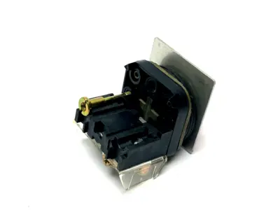 800T-B6 | Allen Bradley  Ser. T Pushbutton Switch w/ 800T-XA Contact - Used