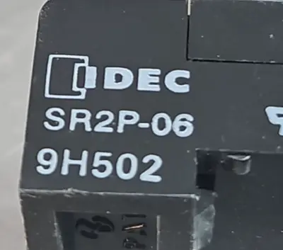 Idec RR2P-U + SR2P-06 Plug In Relay W/ Socket Loc4E44
