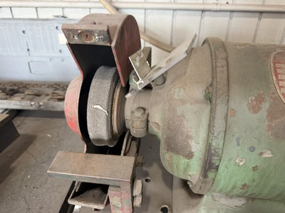 Used _UNKNOWN_ _UNKNOWN_ Pedestal Type Grinders (Double End) Indiana US | Miedema Asset Management Group #1414826