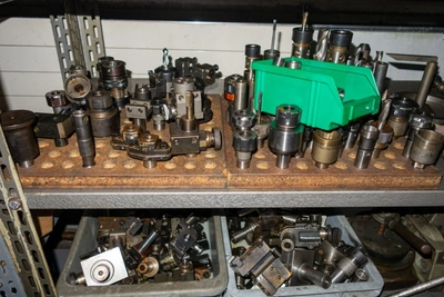 Various tools and chucks, in good condition