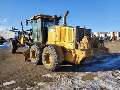 2013 John Deere 772GP