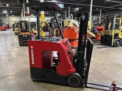 Used 2017 RAYMOND 425C30TT 3-Wheel Stand up Electric Counterbalance Forklifts Illinois US | Somerset Equipment Sales #1546279