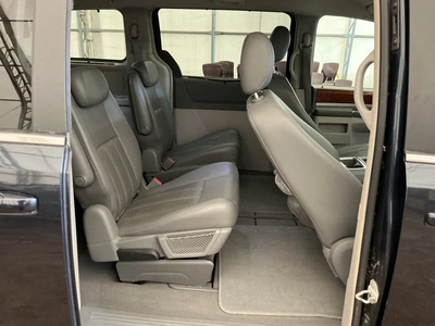 USED 2009 CHRYSLER TOWN AND COUNTRY