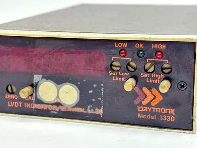 3330 LVDT | Daytronic  Indicator Controller 105-135 VAC 10W 50-400Hz - For parts or not working