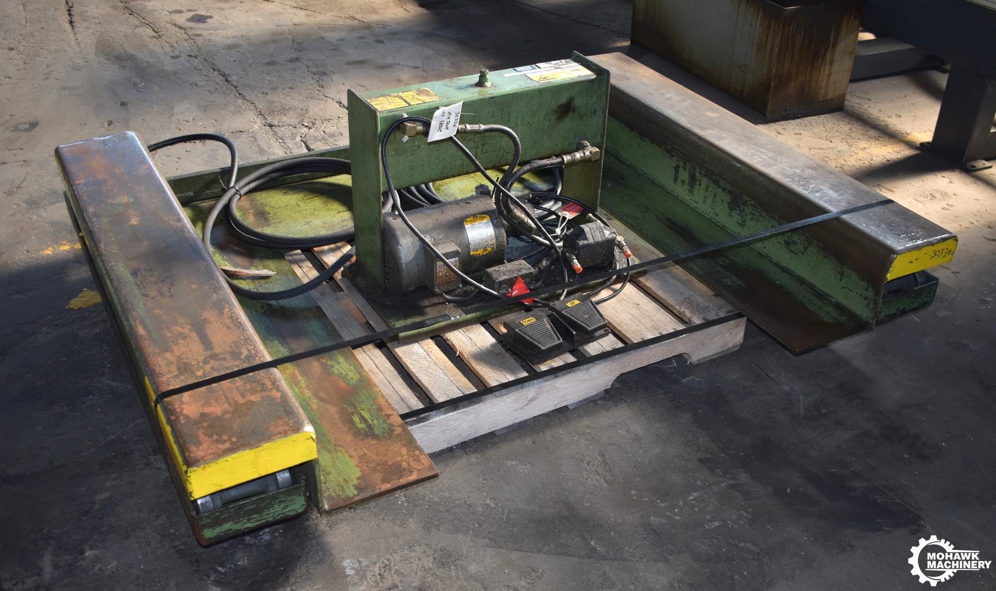 2000 LB AIR-TECH (AIR TECHNICAL INDUSTRIES) "ZLD5048E" ZERO-LOW LIFT HYDRAULIC SCISSOR LIFT TABLE w/48” x 50” PLATFORM