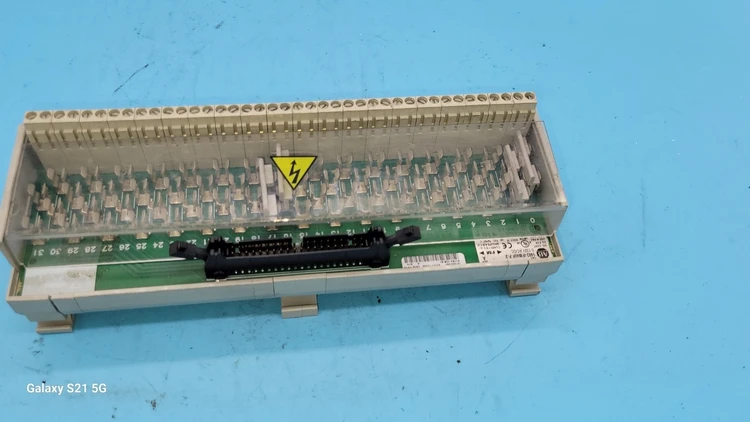 Used Allen-Bradley Allen Bradley 1492-IFM40F-F-2 PLC Input & Output Arizona US | ASSET CONVERSION SPECIALISTS, INC. #902201
