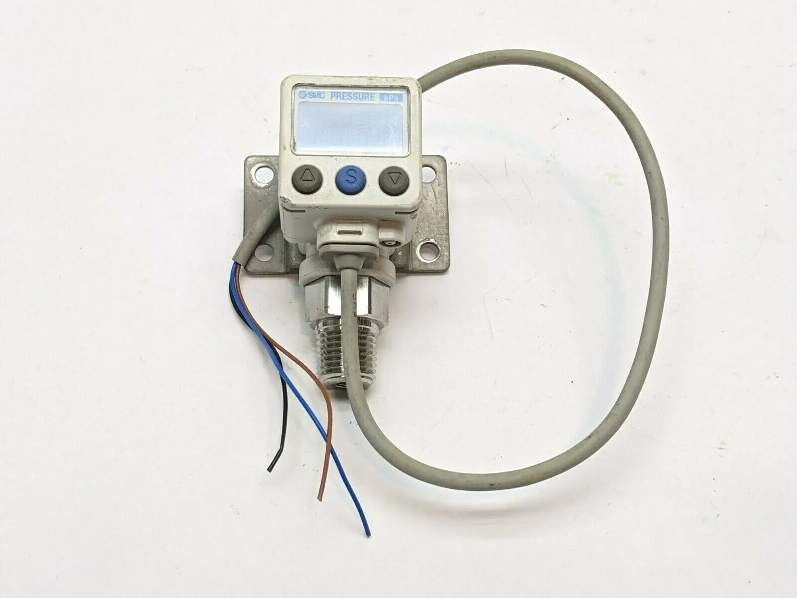 ZSE80-N02L-P | SMC  Digital Pressure Switch 10" Minimum Cable Length - Used