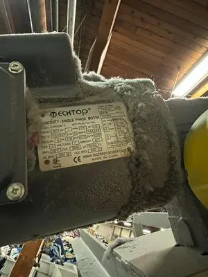 Incline Conveyor Belt with Shredder