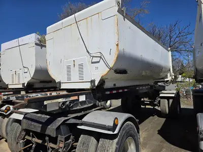 USED 2013 PETERBILT 384