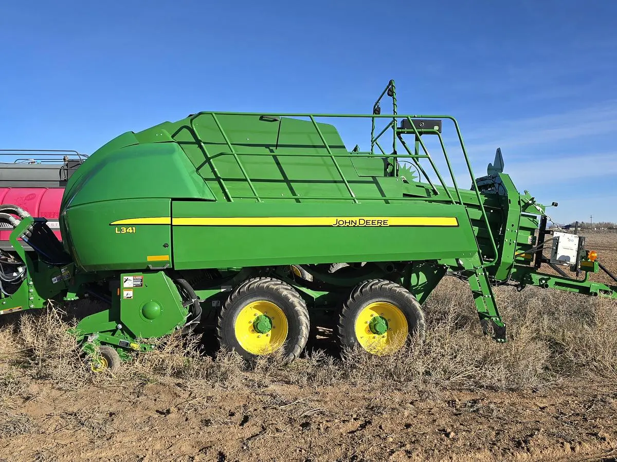 USED 2022 JOHN DEERE L341