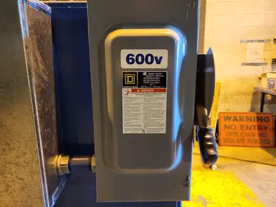 60 Amp 600 Volts Disconnect Switch CH362RB w/ Splliter Through Box BPS400-LG