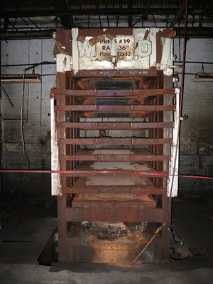 Wood 1000T Hydraulic Press