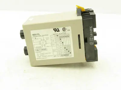 Omron SDV-FL6 Voltage Sensor Safety Monitor Relay 110 VAC W/Socket Base