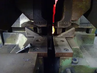 USED IDEAL AS 15 AF WELDING 2 PIPES TO EACHOTHER