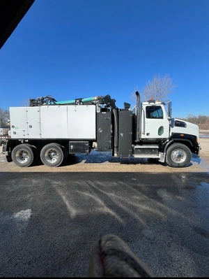 2019 RIVAL T7 Hydro Excavator | VacSource (2)