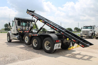 New | in-Stock 2027 WESTERN STAR 47X Hooklifts & Roll-Offs Texas US | Roll Off Truck World #1492010
