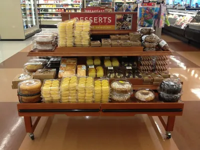 MOBILE BAKERY MERCHANDISER DISPLAY TABLE (6′ X 3′)