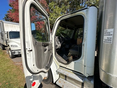 Used 2006 FREIGHTLINER M2 BUSINESS CLASS BOX TRUCK Box trucks New Jersey US | Proxy Equipment #1377867
